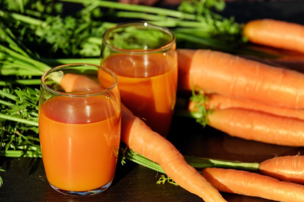 food produce vegetable carrot juice vitamins 534096